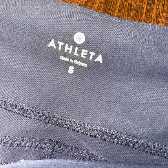 EUC woman’s black Athleta Stellar Tight  SIZE S - Picture 3 of 4
